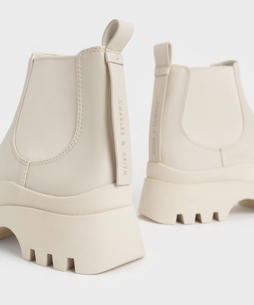 CHARLES & KEITH(チャールズ & キース)の「チャンキープラットフォーム チェルシーブーツ(ブーツ・レディース・ブラック/オフホワイト・22.5cm/23cm/23.5cm/24.5cm/25cm/25.5cm)」の4枚目の写真