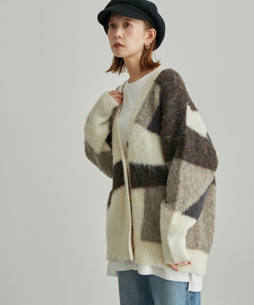 ROPE' PICNIC(ロペピクニック)の「【emur】シャギーニットインターシャーカーディガン(カーディガン/ボレロ・レディース・ライトグレー/ベージュ/グレー/ブルー・38)」の2枚目の写真