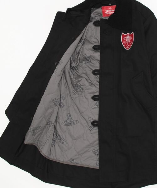 Vivienne Westwood(ヴィヴィアンウエストウッド)の「デニムボア ミリタリーコート(ダウンジャケット/コート・レディース・ブラック/インディゴブルー・FREE)」の4枚目の写真