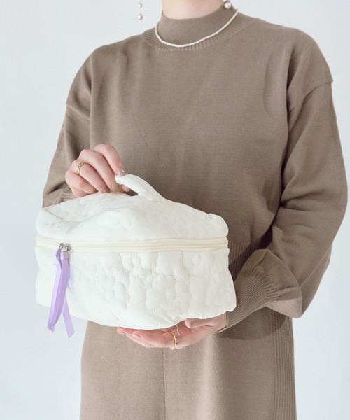 セール】フラワーキルティングバニティポーチ / メイクバッグ