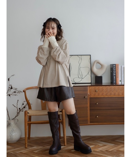 jumelle（ジュメロ）の「フェイクレザーショートパンツ（その他パンツ・レディース・ブラウン/アイボリー・FREE）」の4枚目の写真