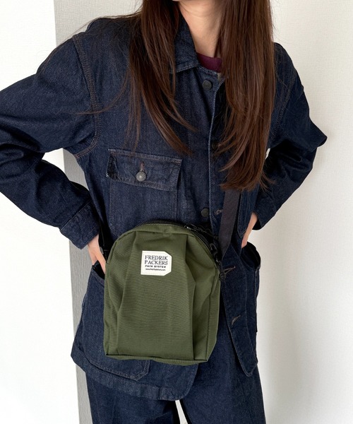 FREDRIK PACKERS(フレドリックパッカーズ)の「【FREDRIK PACKERS】500D DIVISION PACK(ショルダーバッグ・レディース・オリーブ/ベージュ/ブラック・FREE)」の4枚目の写真