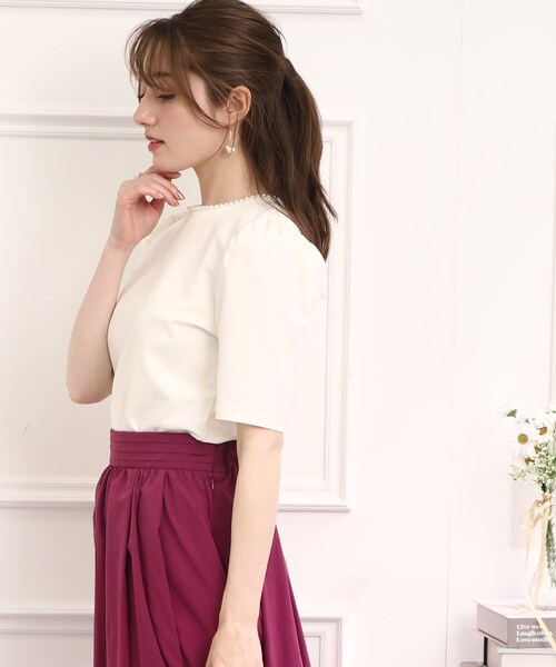 couture brooch（クチュールブローチ）の「◆【ネックレス要らずで華やか。】フェイクパールネックカットソー（Tシャツ/カットソー・レディース・オレンジ/アイボリー/ブラック・38/40/42/36）」の8枚目の写真