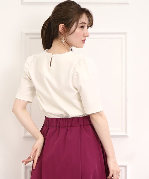 couture brooch（クチュールブローチ）の「◆【ネックレス要らずで華やか。】フェイクパールネックカットソー（Tシャツ/カットソー・レディース・オレンジ/アイボリー/ブラック・38/40/42/36）」の9枚目の写真