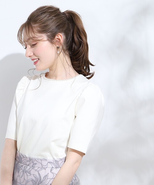 couture brooch（クチュールブローチ）の「◆【ネックレス要らずで華やか。】フェイクパールネックカットソー（Tシャツ/カットソー・レディース・オレンジ/アイボリー/ブラック・38/40/42/36）」の2枚目の写真