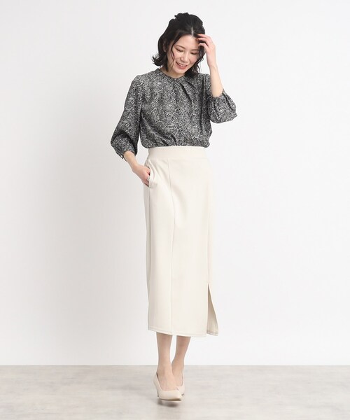 DRESKIP(ドレスキップ)の「◆【着やせ見えシルエット】ポンチサイドスリット ナロースカート(スカート・レディース・ライトブルー/オフホワイト/ネイビー・02/03/04)」の4枚目の写真