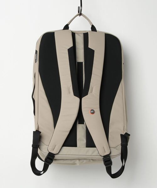 Mammut(マムート)の「【 MAMMUT 】Seon Transporter 25L(バックパック/リュック・メンズ・ブラック/ダークネイビー/ライトベージュ・FREE)」の5枚目の写真