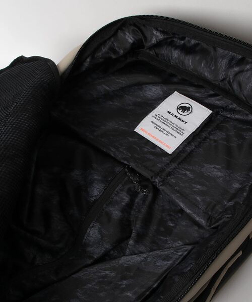 Mammut(マムート)の「【 MAMMUT 】Seon Transporter 25L(バックパック/リュック・メンズ・ブラック/ダークネイビー/ライトベージュ・FREE)」の6枚目の写真