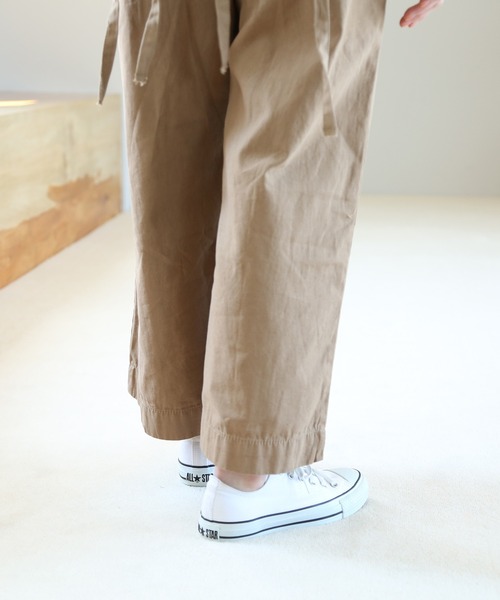 aity(アイティ)の「サイドビッグポケットサロペットパンツ(サロペット/オーバーオール・レディース・ベージュ/カーキ/ブラック・M)」の19枚目の写真