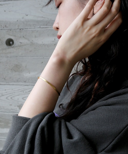 colleca la(コレカラ)の「ベーシックスリムバングル(バングル/リストバンド・レディース・ゴールド/シルバー・FREE)」の3枚目の写真