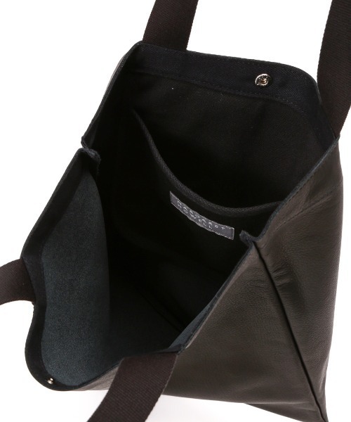 MARGARET HOWELL(マーガレットハウエル)の「LIGHTWEIGHT LEATHER(トートバッグ・レディース・ブラック・FREE)」の6枚目の写真