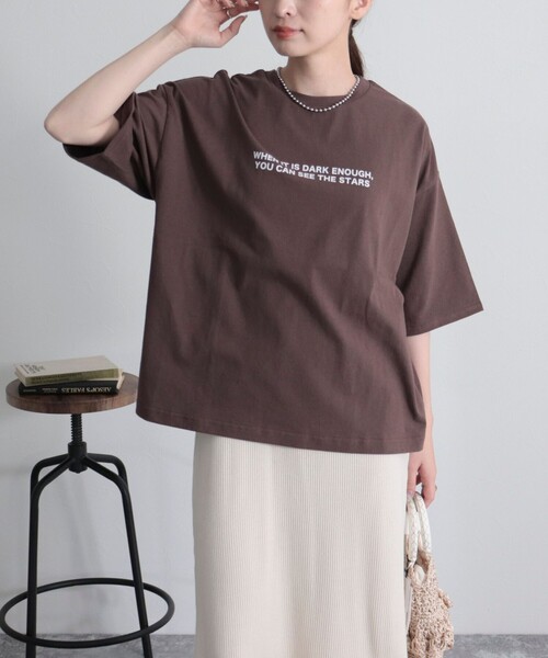 fredy emue(フレディエミュ)の「ちびロゴ5分袖Tシャツ(Tシャツ/カットソー・レディース・チャコールグレー/オフホワイト/ブラウン・38)」の3枚目の写真
