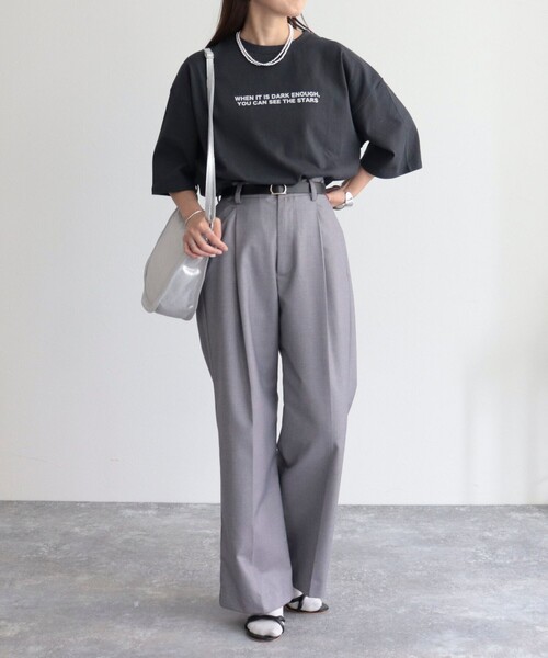 fredy emue(フレディエミュ)の「ちびロゴ5分袖Tシャツ(Tシャツ/カットソー・レディース・チャコールグレー/オフホワイト/ブラウン・38)」の6枚目の写真