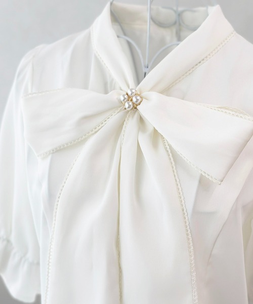 apres jour（アプレジュール）の「【apres jour×ARIAZ】パールデザインボウタイスカーフリング（ストール/ショール・レディース・シルバー/ゴールド・FREE）」の2枚目の写真