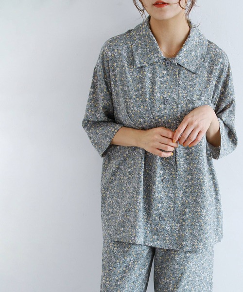 Crisp（クリスプ）の「花柄オーバーシャツ（シャツ/ブラウス・レディース・ブラック/ブルー/イエロー・FREE）」の3枚目の写真