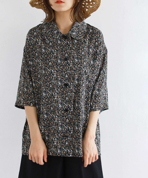 Crisp（クリスプ）の「花柄オーバーシャツ（シャツ/ブラウス・レディース・ブラック/ブルー/イエロー・FREE）」の2枚目の写真