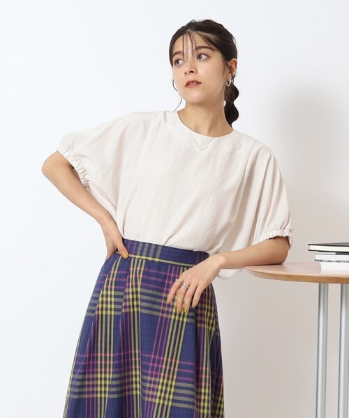 DRESKIP（ドレスキップ）の「◆【体型カバー】袖口ギャザー ドルマン5分袖ブラウス（シャツ/ブラウス・レディース・ブラック/ライトベージュ/カーキ/グリーン/イエロー・00）」の3枚目の写真