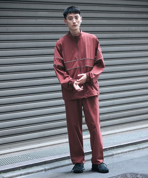 NUMERALS（ヌメラルズ）の「[NUMERALS]パイピングトラックパンツ（その他パンツ・メンズ・チャコール/ボルドー・MEDIUM/LARGE）」の4枚目の写真
