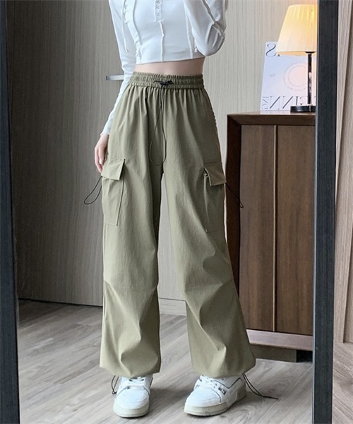 FREE STYLISTS(フリー スタイリスト)の「サイドポケット裾ドローコードワイドカーゴパンツ(カーゴパンツ・レディース・チャコールグレー/ブラック/カーキ/カーキオリーブ/レッド・2XL/XL/M/S/L)」の3枚目の写真