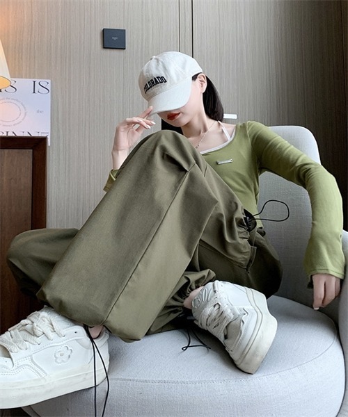 FREE STYLISTS(フリー スタイリスト)の「サイドポケット裾ドローコードワイドカーゴパンツ(カーゴパンツ・レディース・チャコールグレー/ブラック/カーキ/カーキオリーブ/レッド・2XL/XL/M/S/L)」の22枚目の写真