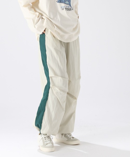 niko and...（ニコアンド）の「ナイロンラインゲームパンツ（その他パンツ・レディース・チャコール/レッド/アイボリー・FREE）」の3枚目の写真