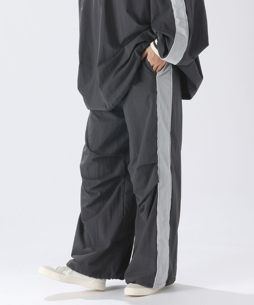 niko and...（ニコアンド）の「ナイロンラインゲームパンツ（その他パンツ・レディース・チャコール/レッド/アイボリー・FREE）」の2枚目の写真