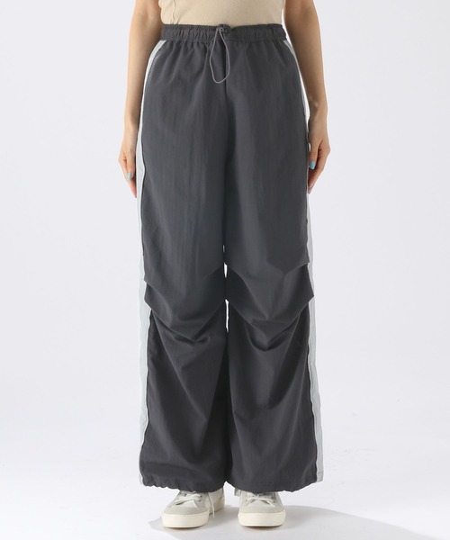 niko and...（ニコアンド）の「ナイロンラインゲームパンツ（その他パンツ・レディース・チャコール/レッド/アイボリー・FREE）」の8枚目の写真