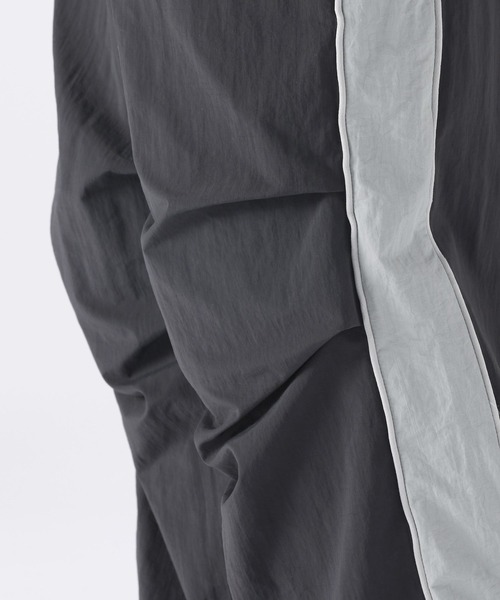 niko and...（ニコアンド）の「ナイロンラインゲームパンツ（その他パンツ・レディース・チャコール/レッド/アイボリー・FREE）」の13枚目の写真