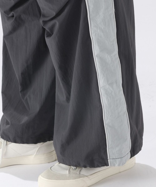 niko and...（ニコアンド）の「ナイロンラインゲームパンツ（その他パンツ・レディース・チャコール/レッド/アイボリー・FREE）」の14枚目の写真