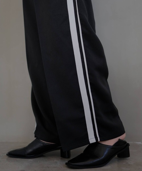 hellam（へラム）の「TRツイル/ピンストライプサイドラインタックパンツ（スラックス・レディース・ブラック/グレー/グレイッシュベージュ/グレー系・FREE）」の10枚目の写真