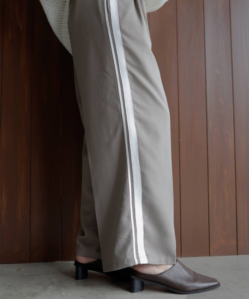 hellam（へラム）の「TRツイル/ピンストライプサイドラインタックパンツ（スラックス・レディース・ブラック/グレー/グレイッシュベージュ/グレー系・FREE）」の17枚目の写真