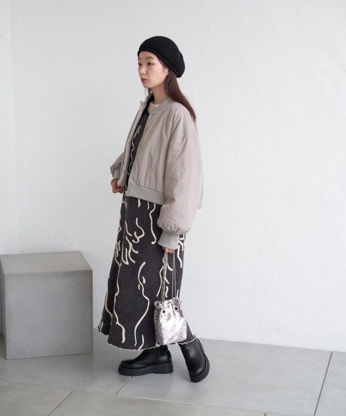 Kastane(カスタネ)の「【S.Lサイズ】ナイロンMA-1ブルゾン(MA-1・レディース・ライトグレー/サックスブルー/ブラック・S/L)」の4枚目の写真