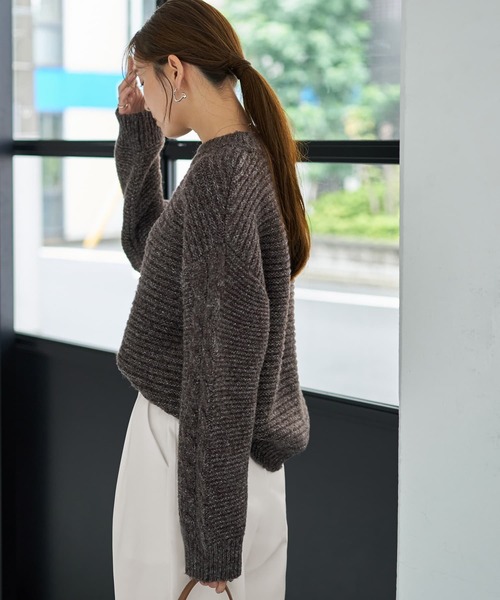 STYLE DELI（スタイルデリ）の「袖だけケーブル編みニットプルオーバー（ニット/セーター・レディース・ダークブラウン/イエロー・FREE）」の14枚目の写真