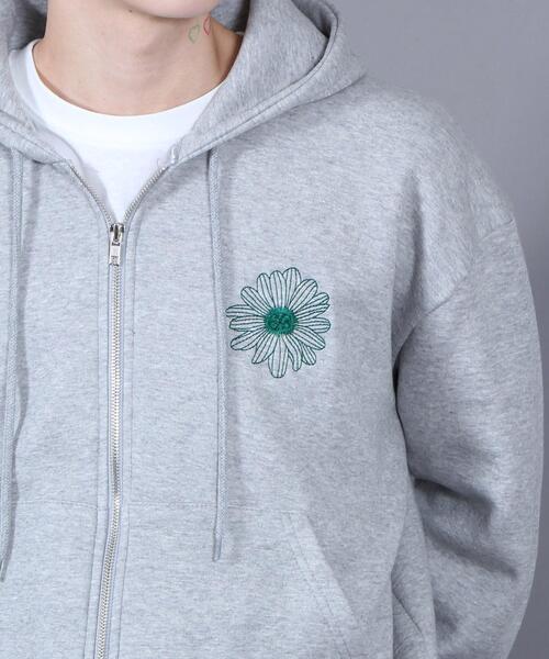 Figments（フィグメンツ）の「フラワーワンポイントジップパーカー