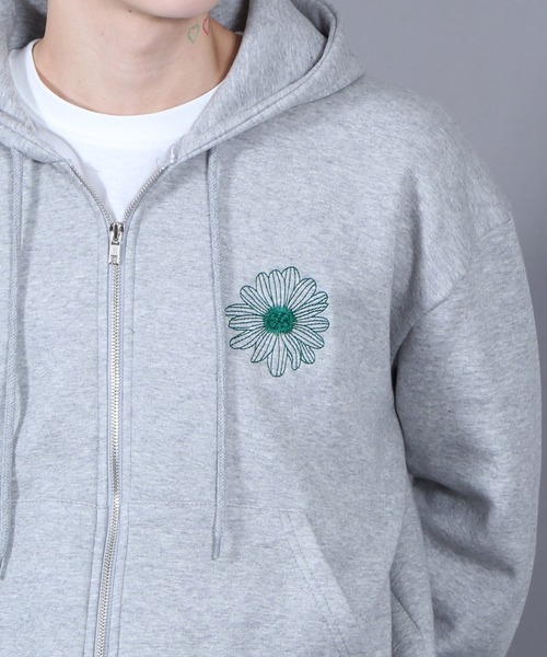 Figments（フィグメンツ）の「フラワーワンポイントジップパーカー