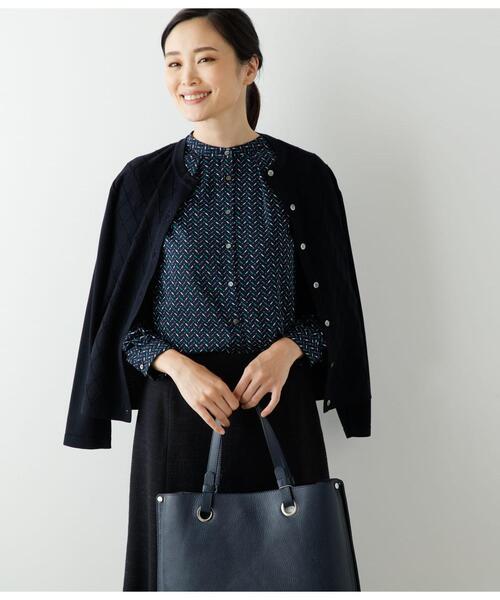 NEWYORKER（ニューヨーカー）の「シェブロンプリント タックブラウス（シャツ/ブラウス・レディース・ネイビー/グレイッシュベージュ・9号/11号）」の8枚目の写真