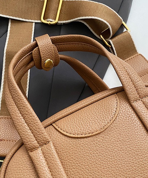 ミナ　完売品【ZARA】美品ショルダーバッグ 黒 合成皮革 ボストン型 ミナ様専用 完売品【ZARA】美品ショルダーバッグ 黒 合成皮革