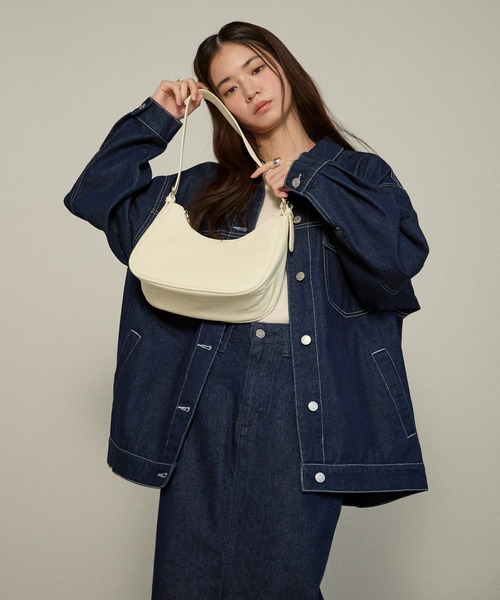 GUSCIO(グッシオ)の「【グッシオベーシック】ワンハンドルハーフムーンバッグ(トートバッグ・レディース・アイボリー/ブラック/シルバー/ダークブラウン・FREE)」の2枚目の写真