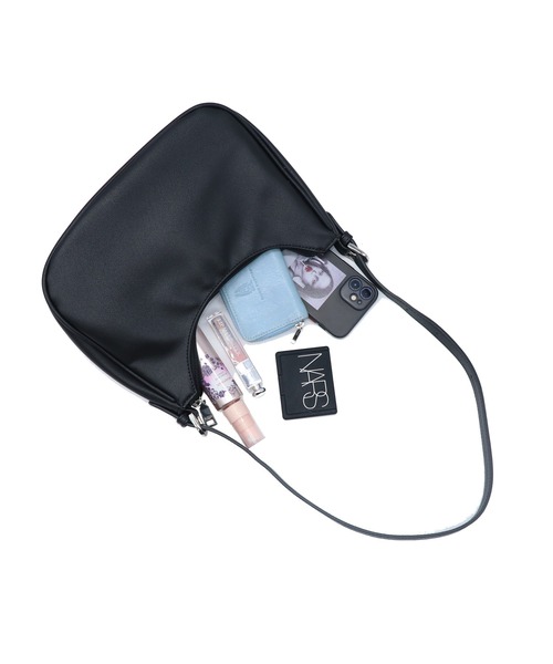 GUSCIO(グッシオ)の「【グッシオベーシック】ワンハンドルハーフムーンバッグ(トートバッグ・レディース・アイボリー/ブラック/シルバー/ダークブラウン・FREE)」の7枚目の写真