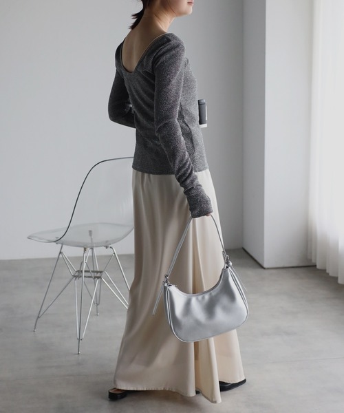 GUSCIO(グッシオ)の「【グッシオベーシック】ワンハンドルハーフムーンバッグ(トートバッグ・レディース・アイボリー/ブラック/シルバー/ダークブラウン・FREE)」の17枚目の写真