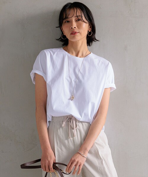 23区(ニジュウサンク)の「【洗える】ALBINIコーコラン シャツテール Tシャツ(Tシャツ/カットソー・レディース・ブラック系/ブルー系/ベージュ系/ホワイト系・32)」の1枚目の写真