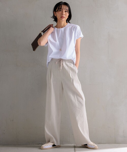 23区(ニジュウサンク)の「【洗える】ALBINIコーコラン シャツテール Tシャツ(Tシャツ/カットソー・レディース・ブラック系/ブルー系/ベージュ系/ホワイト系・32)」の15枚目の写真