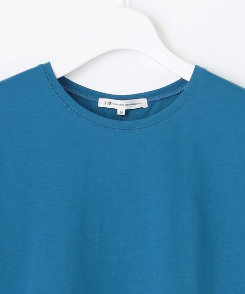 23区(ニジュウサンク)の「【洗える】ALBINIコーコラン シャツテール Tシャツ(Tシャツ/カットソー・レディース・ブラック系/ブルー系/ベージュ系/ホワイト系・32)」の11枚目の写真
