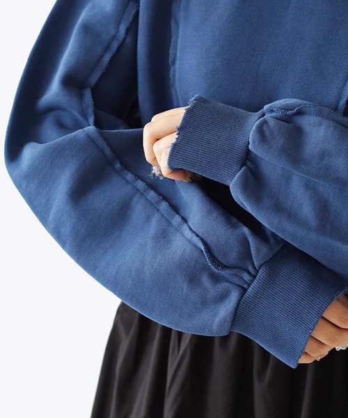 e-zakkamania stores（イーザッカマニアストアーズ）の「ダメージ ショートスウェット プルオーバー（スウェット・レディース・チャコール/ブルー・フリー）」の22枚目の写真