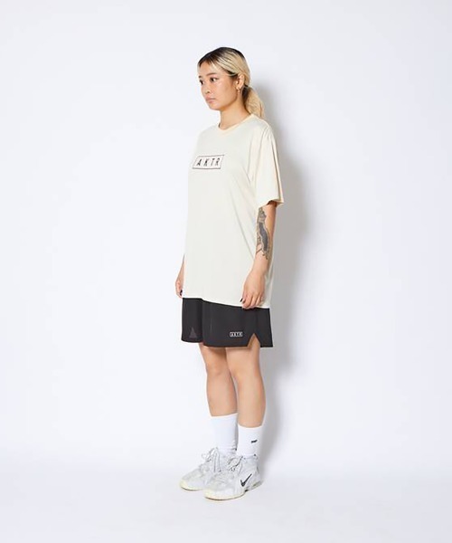 AKTR(アクター)の「AKTR SEASONAL AKTR LOGO SPORTS TEE(アクター シーズナル アクター ロゴ スポーツティー)(Tシャツ/カットソー・メンズ・パープル/ブルー/ベージュ系・MEDIUM/LARGE/X-LARGE/XX-LARGE)」の10枚目の写真
