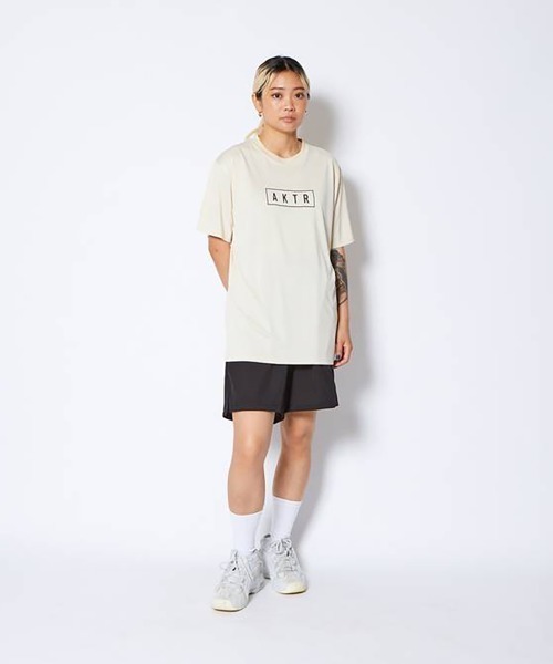 AKTR(アクター)の「AKTR SEASONAL AKTR LOGO SPORTS TEE(アクター シーズナル アクター ロゴ スポーツティー)(Tシャツ/カットソー・メンズ・パープル/ブルー/ベージュ系・MEDIUM/LARGE/X-LARGE/XX-LARGE)」の12枚目の写真