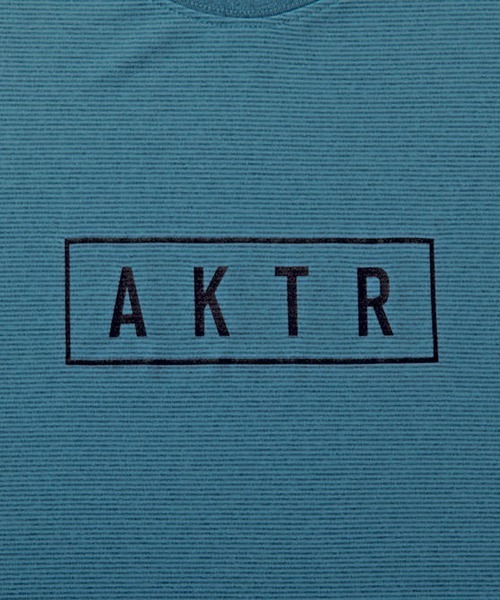 AKTR(アクター)の「AKTR SEASONAL AKTR LOGO SPORTS TEE(アクター シーズナル アクター ロゴ スポーツティー)(Tシャツ/カットソー・メンズ・パープル/ブルー/ベージュ系・MEDIUM/LARGE/X-LARGE/XX-LARGE)」の14枚目の写真