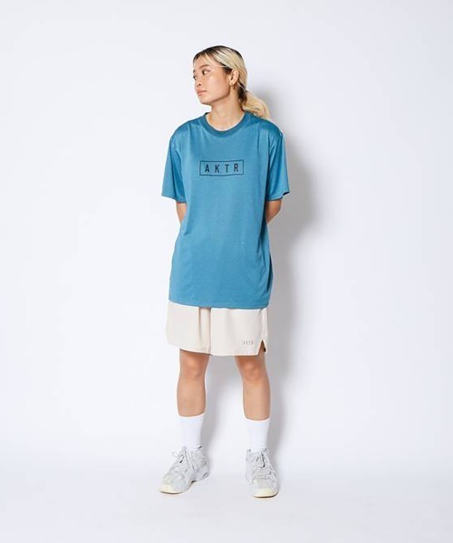AKTR(アクター)の「AKTR SEASONAL AKTR LOGO SPORTS TEE(アクター シーズナル アクター ロゴ スポーツティー)(Tシャツ/カットソー・メンズ・パープル/ブルー/ベージュ系・MEDIUM/LARGE/X-LARGE/XX-LARGE)」の21枚目の写真