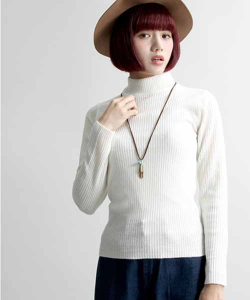 WEGO（ウィゴー）の「WEGO/リブハイネックニット（ニット/セーター・レディース・ネイビー/イエロー系その他/ライトパープル/ホワイト系その他/杢グレー/ブラック/サックスブルー/ワイン/カーキ/オフホワイト・FREE）」の2枚目の写真