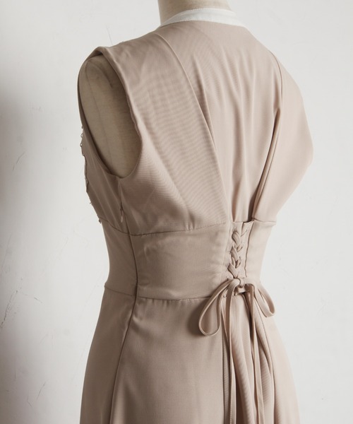 tocco closet（トッコ　クローゼット）の「ヨークレース切替バックレースアップ配色ワンピース（ワンピース・レディース・ネイビー/ベージュ・M）」の7枚目の写真